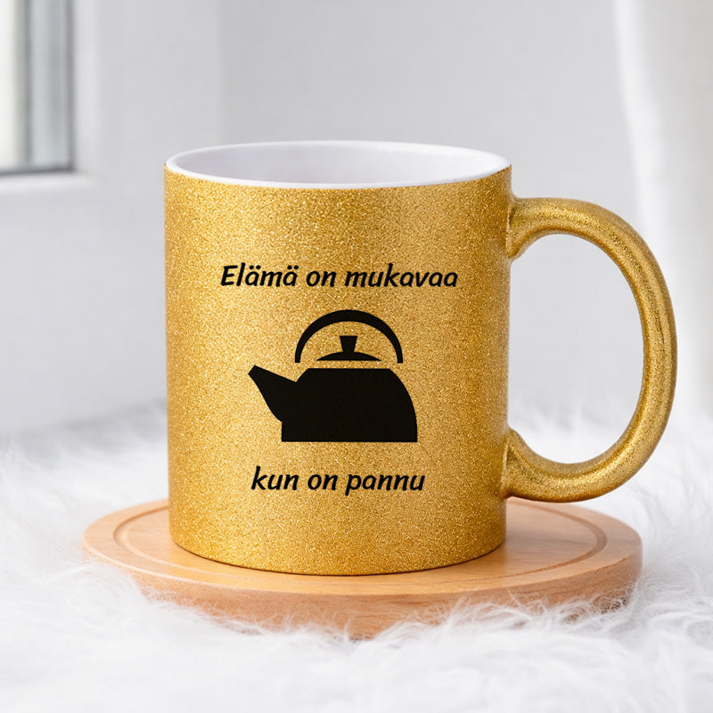 Elämä on mukavaa, kun on pannu (0082) | Glittermuki 330ml