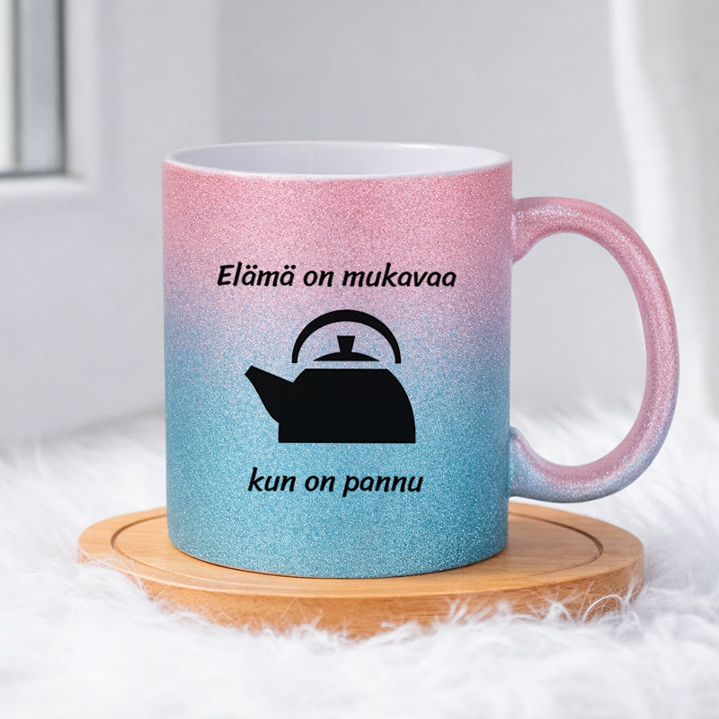 Elämä on mukavaa, kun on pannu (0082) | Glittermuki 330ml