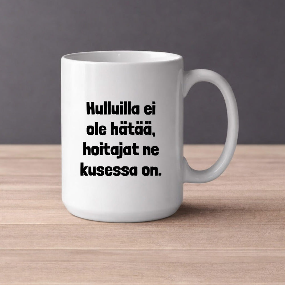 Hulluilla ei ole hätää, hoitajat ne kusessa on (0364) | Kahvikuppi 440ml