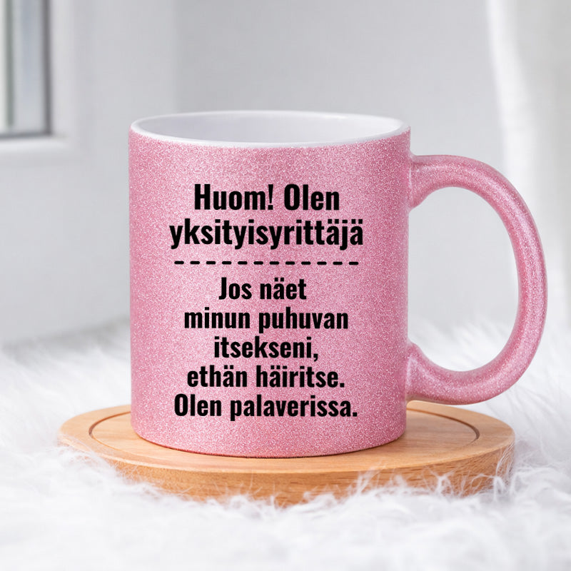 Huom! Olen yksityisyrittäjä (0234) | Glittermuki 330ml