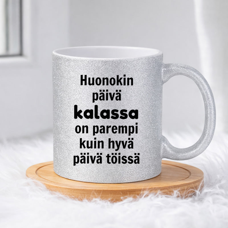 Huonokin päivä kalassa (0065) | Glittermuki 330ml