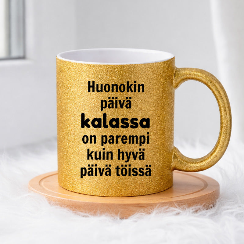 Huonokin päivä kalassa (0065) | Glittermuki 330ml