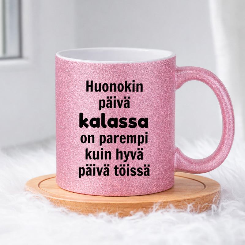 Huonokin päivä kalassa (0065) | Glittermuki 330ml