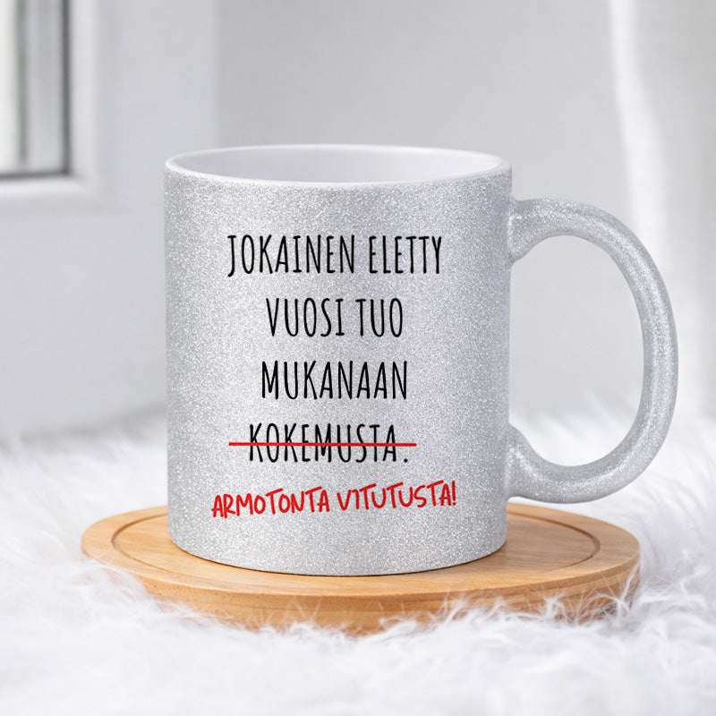 Jokainen eletty vuosi tuo mukanaan kokemusta (0313) | Glittermuki 330ml