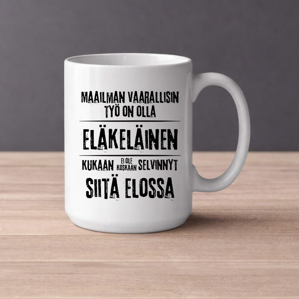 Maailman vaarallisin ammatti on eläkeläinen (0513) | Kahvikuppi 440ml