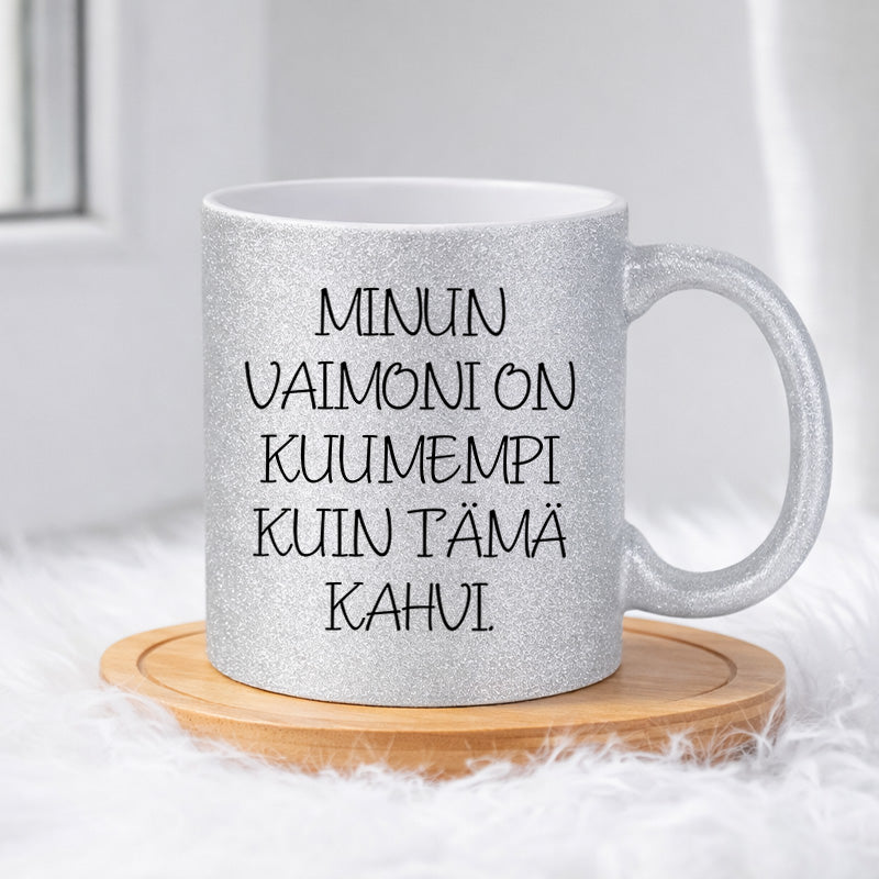 Minun vaimoni on kuumempi (0264) | Glittermuki 330ml