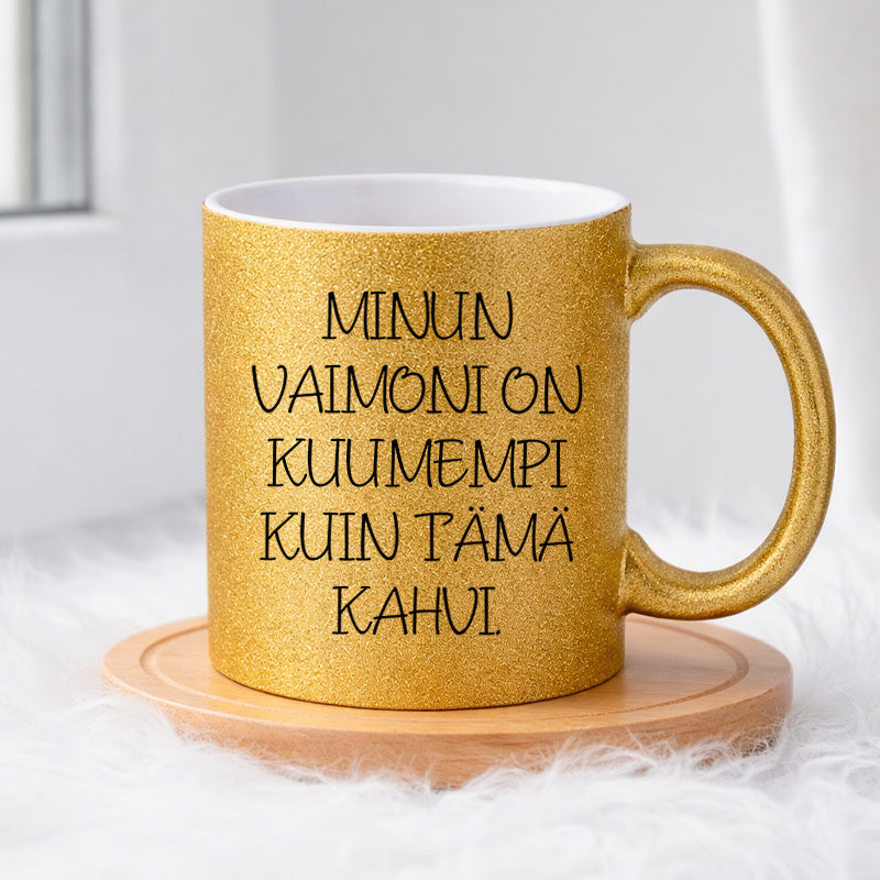 Minun vaimoni on kuumempi (0264) | Glittermuki 330ml