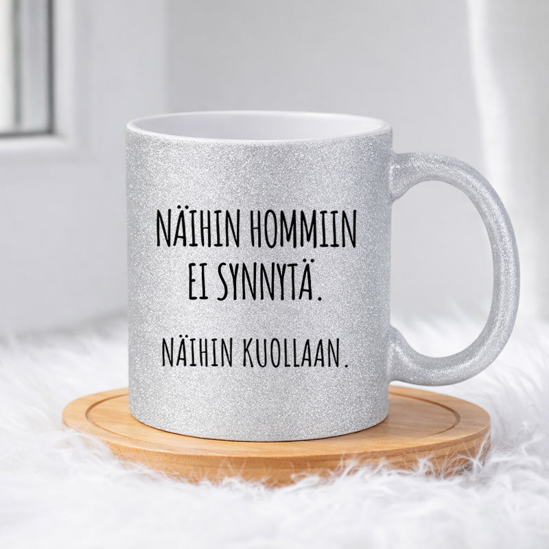 Näihin hommiin ei synnytä. Näihin kuollaan. (0121) | Glittermuki 330ml