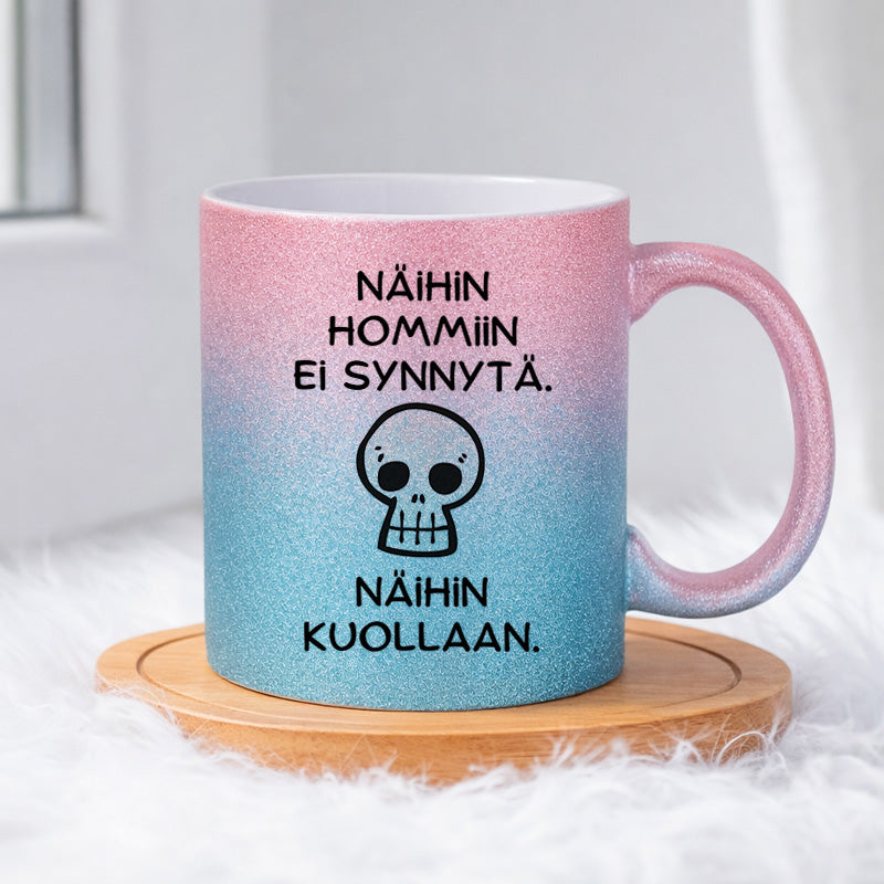 Näihin hommiin ei synnytä – Pääkallo (0316) | Glittermuki 330ml