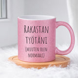 Rakastan työtäni (muuten olen normaali) (0073) | Glittermuki 330ml
