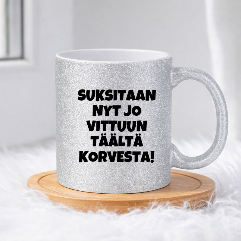 Suksitaan nyt jo vittuun täältä korvesta (0508) | Glittermuki 330ml