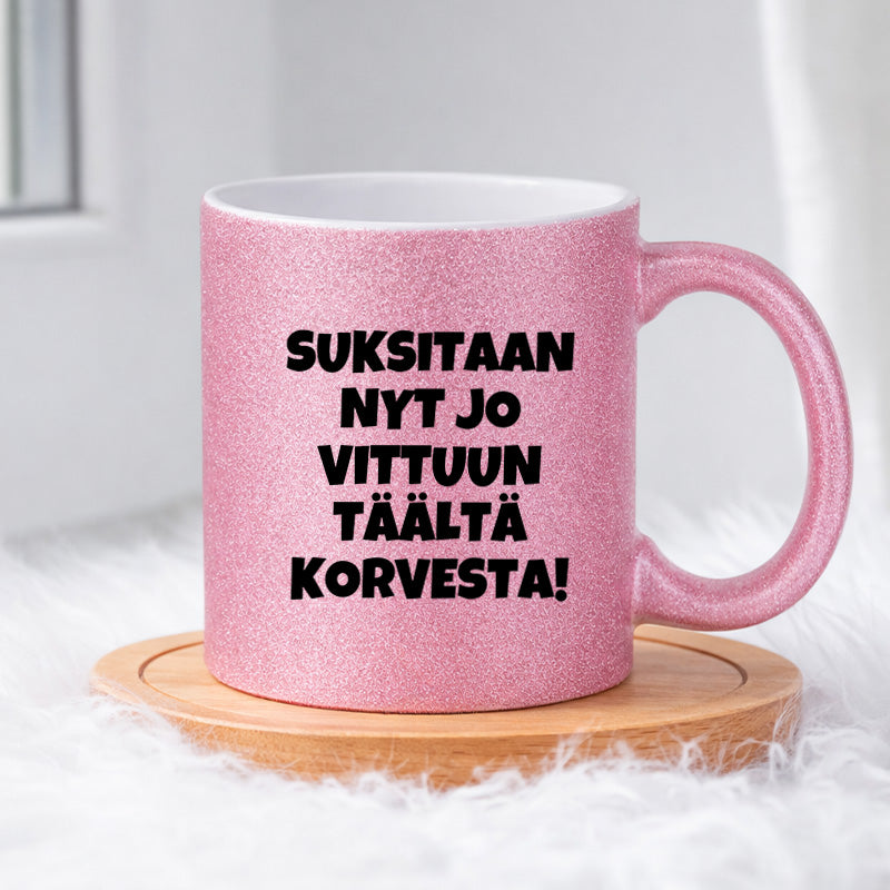 Suksitaan nyt jo vittuun täältä korvesta (0508) | Glittermuki 330ml