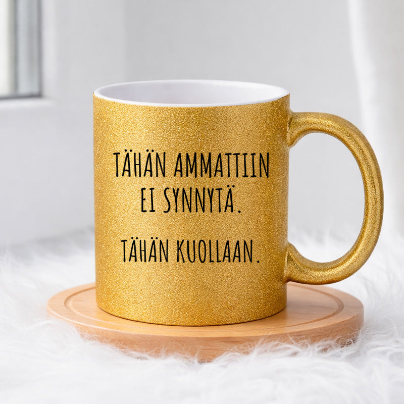 Tähän ammattiin ei synnytä. Tähän kuollaan. (0254) | Glittermuki 330ml