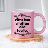 Vituttaa olla täällä (0009) | Glittermuki 330ml