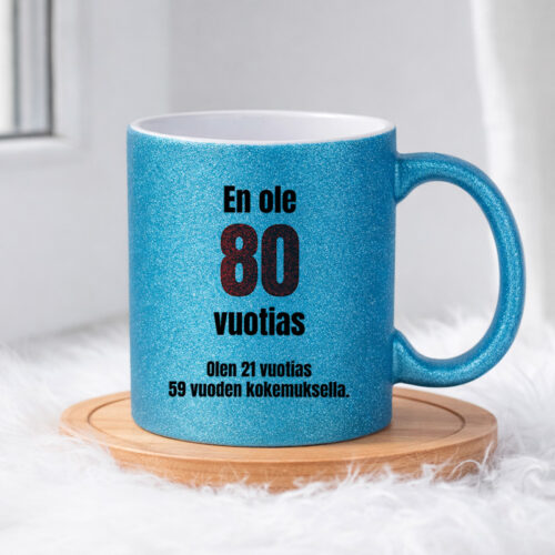 En ole 80 vuotias (0273) | Glittermuki 330ml - Image 4
