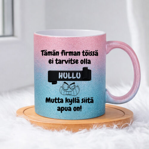 Tämän firman töissä ei tarvitse olla hullu (0374) | Glittermuki 330ml - Image 5