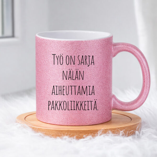 Työ on sarja nälän aiheuttamia pakkoliikkeitä. (0225) Pinkki Glitter muki