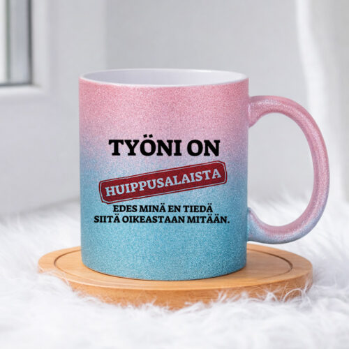Työni on huippusalaista. Edes minä en tiedä siitä oikeastaan mitään. (0393) | Glittermuki 330ml - Image 4