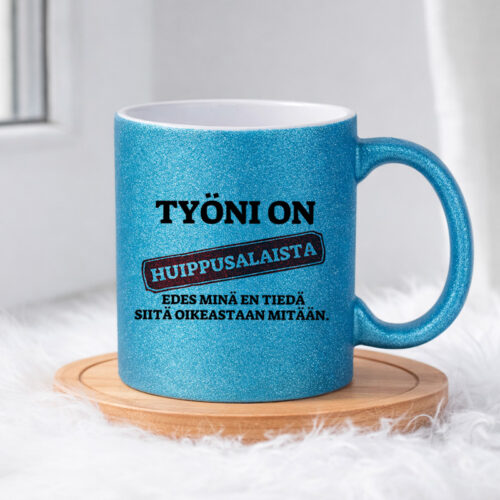 Työni on huippusalaista. Edes minä en tiedä siitä oikeastaan mitään. (0393) | Glittermuki 330ml - Image 5