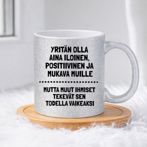 Yritän olla aina iloinen (0115) | Glittermuki 330ml - Image 3