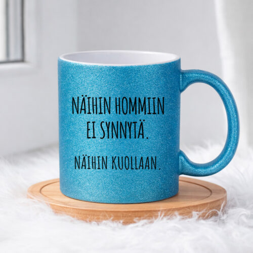 Näihin hommiin ei synnytä. Näihin kuollaan. (0121) | Glittermuki 330ml - Image 4