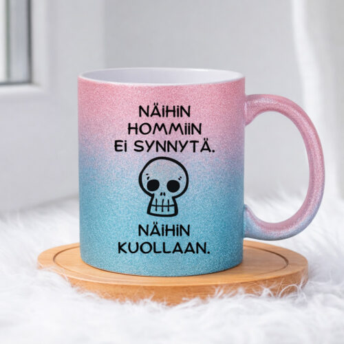 Näihin hommiin ei synnytä – Pääkallo (0316) | Glittermuki 330ml - Image 5